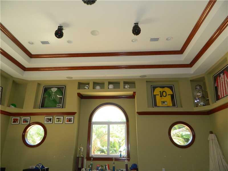 SOUTH SPRINGS HOMES - Residential