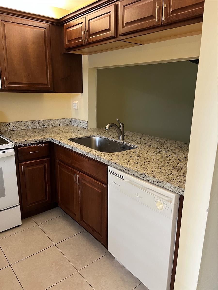 FAIRVIEW AT PEMBROKE POIN - Residential Lease