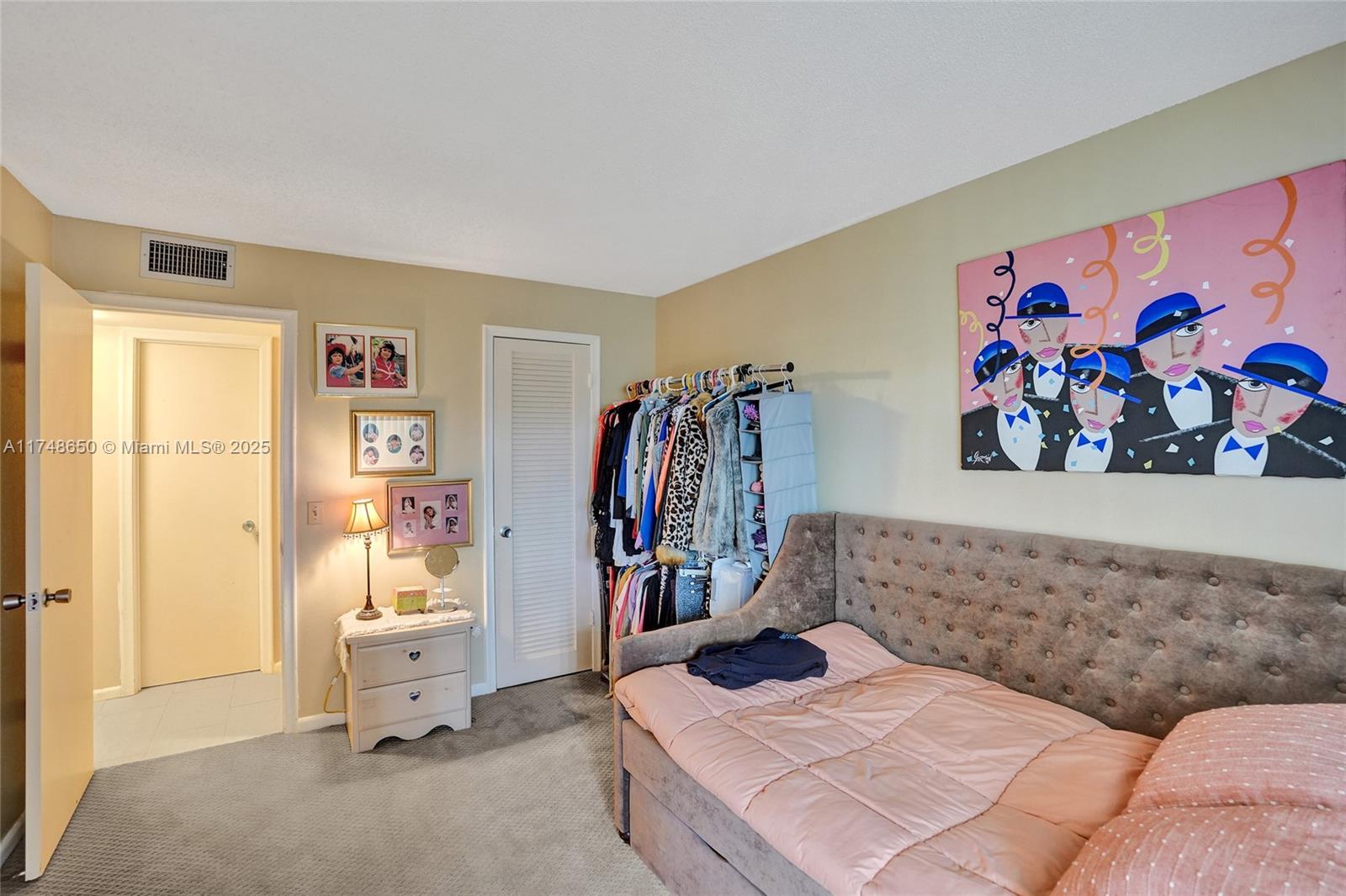 KENT CONDOS - Residential
