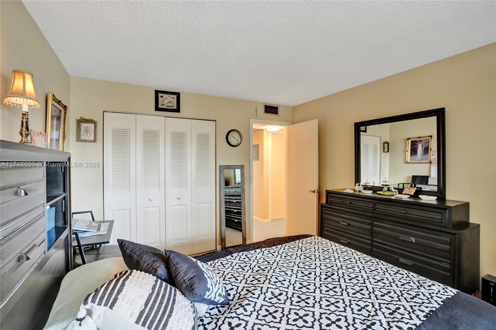 KENT CONDOS - Residential