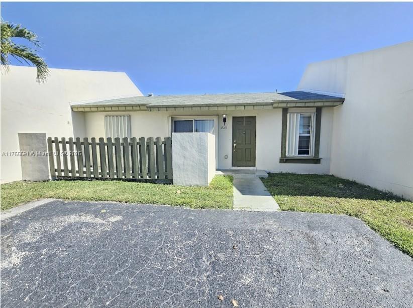 12215 Sw 110th Ln, Miami, Broward County, Florida - 3 Bedrooms  
1 Bathrooms - 