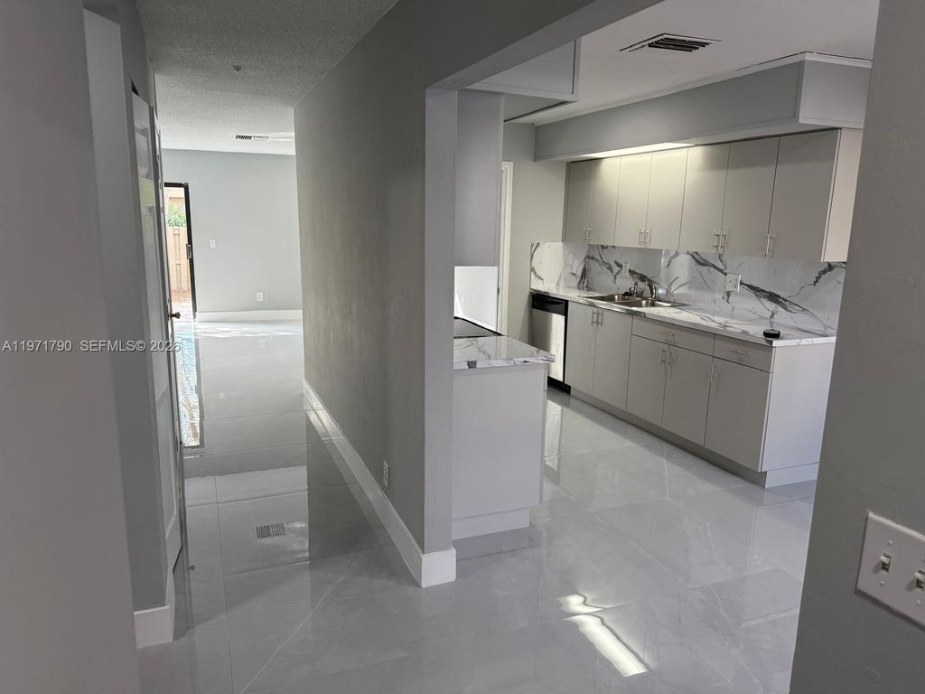 Photo of 2700 N 34th Ave #I, Hollywood, FL 33021 (MLS # A11971790)