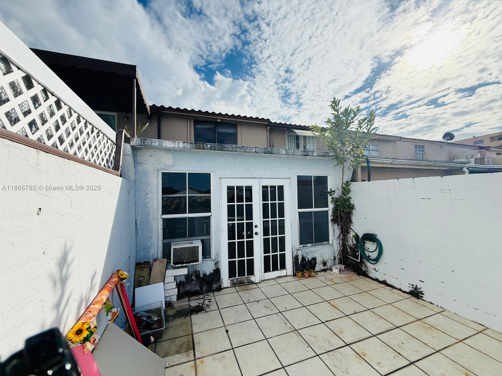 BUENAVISTA LAKES CONDO - Residential