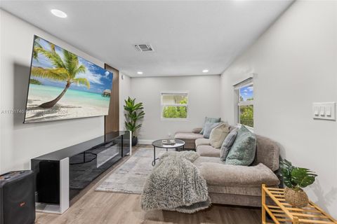 6674 4th St Jupiter FL 33458