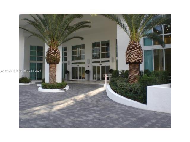 Amazing and impeccable furnished apartment located in the most prestigious area of Brickell. Beautiful water views from the balcony, luxury amenities, 24 hour concierge attendant, 24 hour security and valet parking.