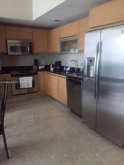 THE PLAZA 851 BRICKELL CO - Residential Lease