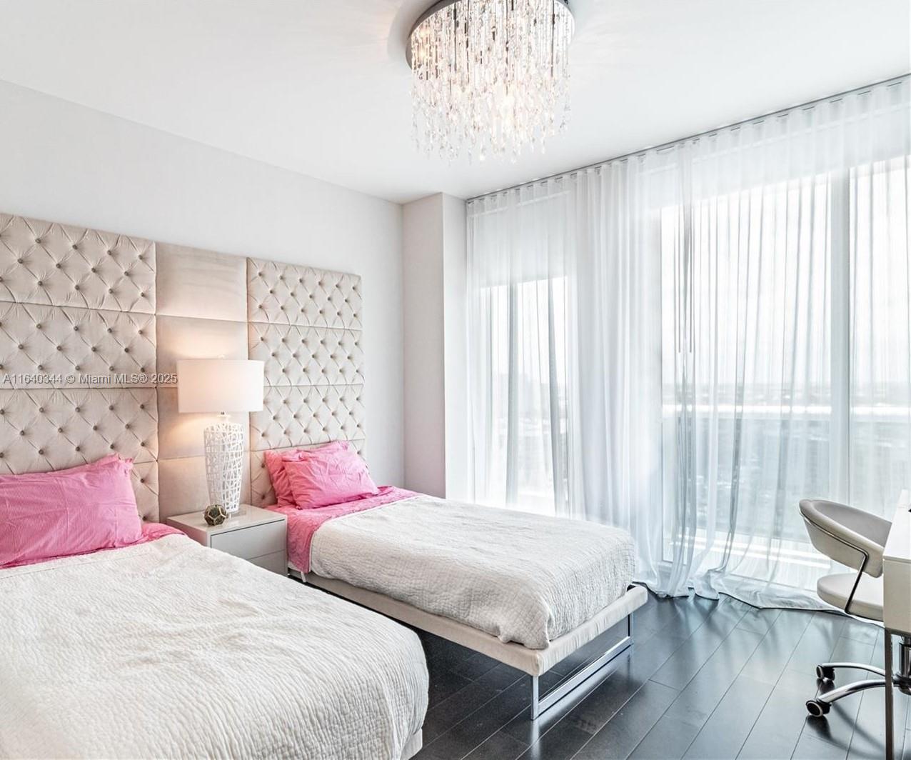 2711 HOLLYWOOD BEACH COND - Residential