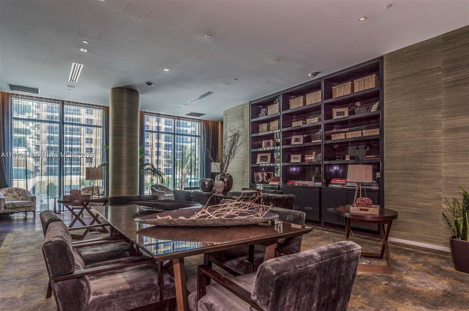 2711 HOLLYWOOD BEACH COND - Residential