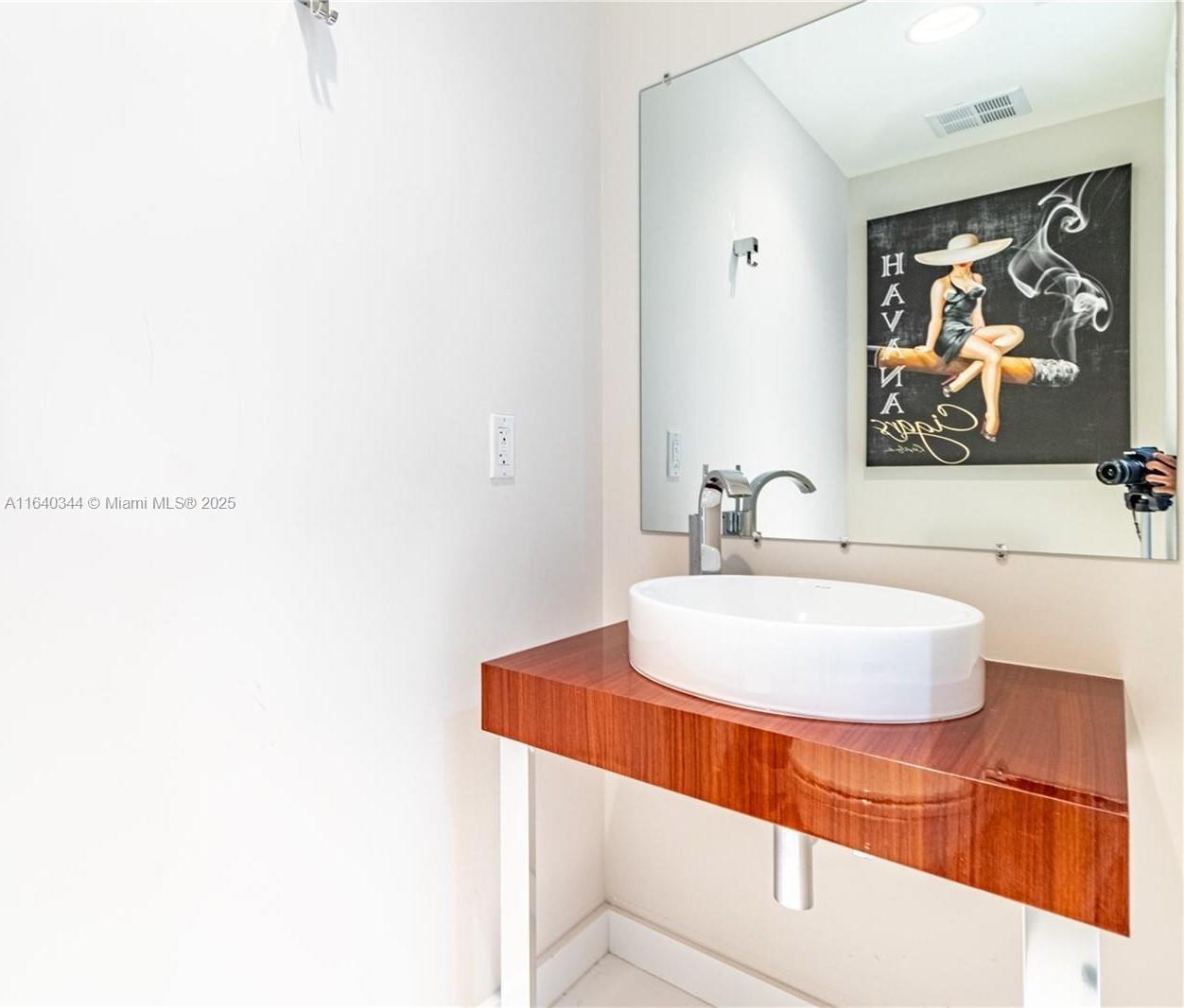 2711 HOLLYWOOD BEACH COND - Residential