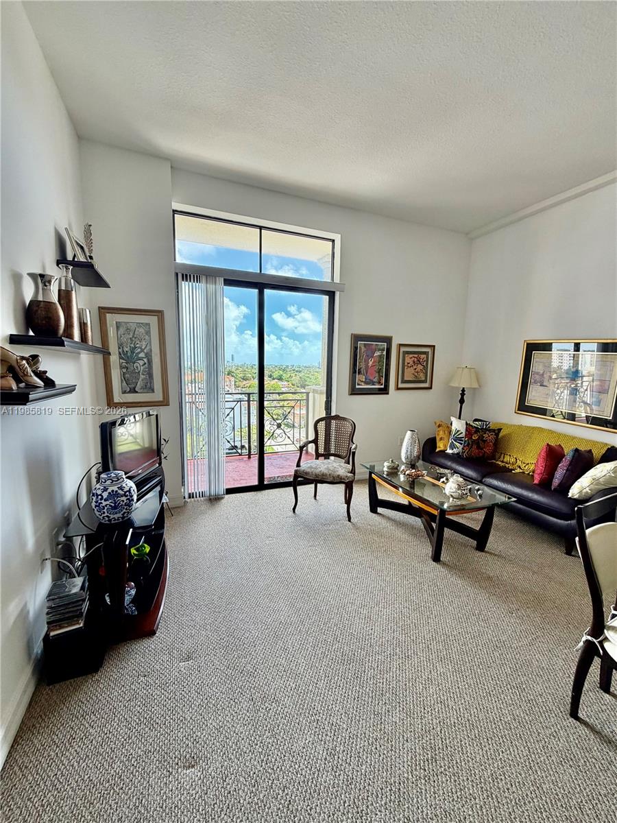 THE PONCE TOWER CONDO - Residential