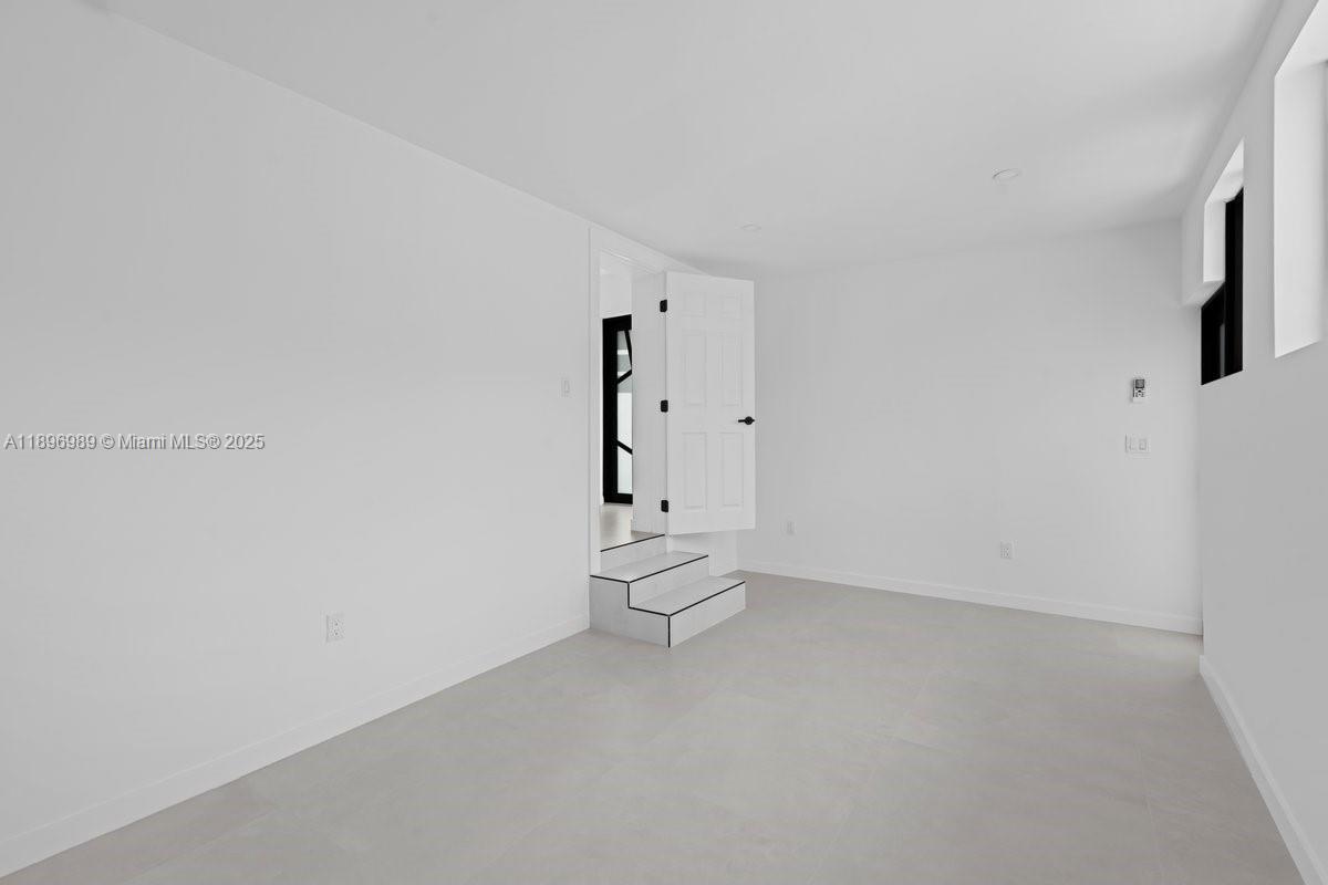 36TH ST LAWNS - Residential