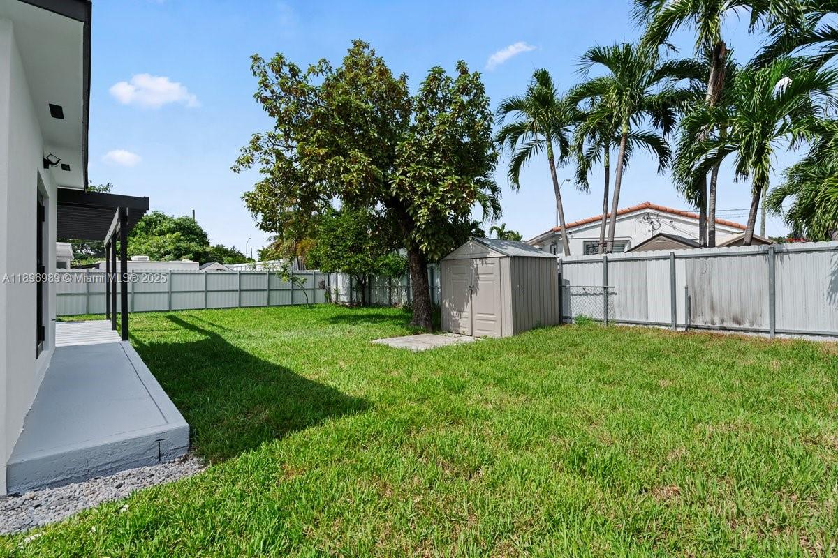 36TH ST LAWNS - Residential