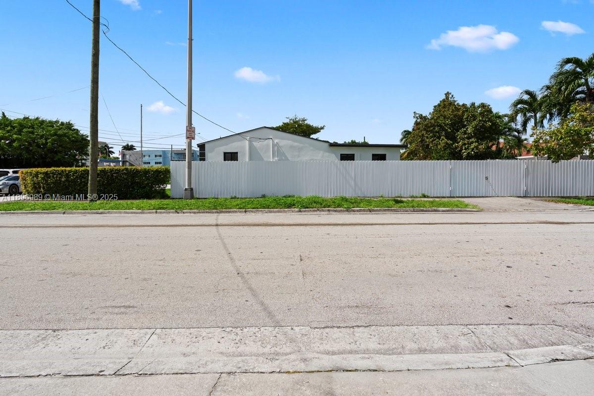 36TH ST LAWNS - Residential