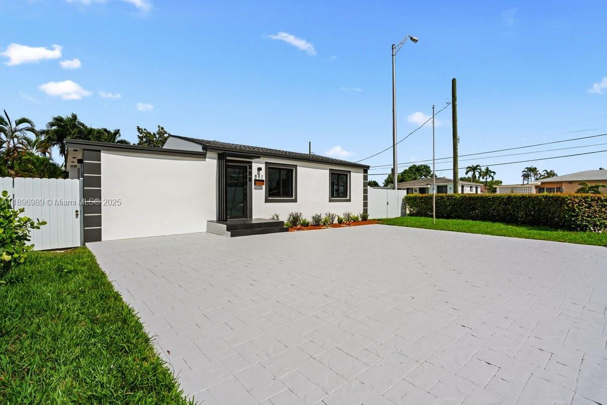 36TH ST LAWNS - Residential