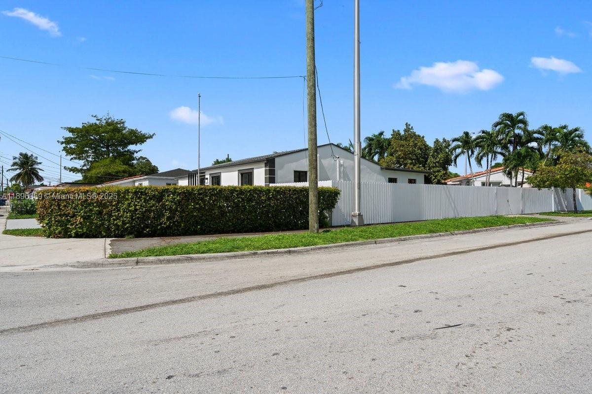 36TH ST LAWNS - Residential