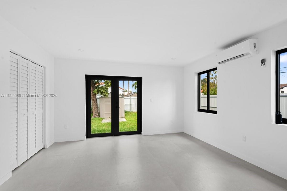 36TH ST LAWNS - Residential
