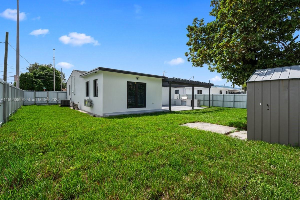 36TH ST LAWNS - Residential