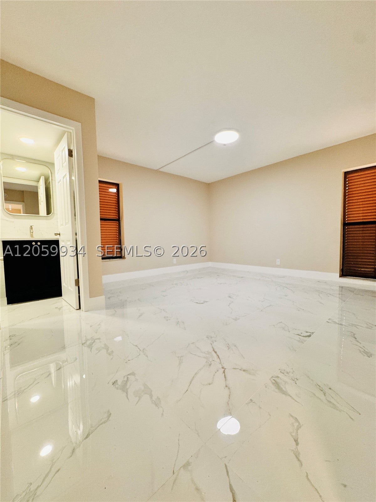 3939 NE 5th Ave C106