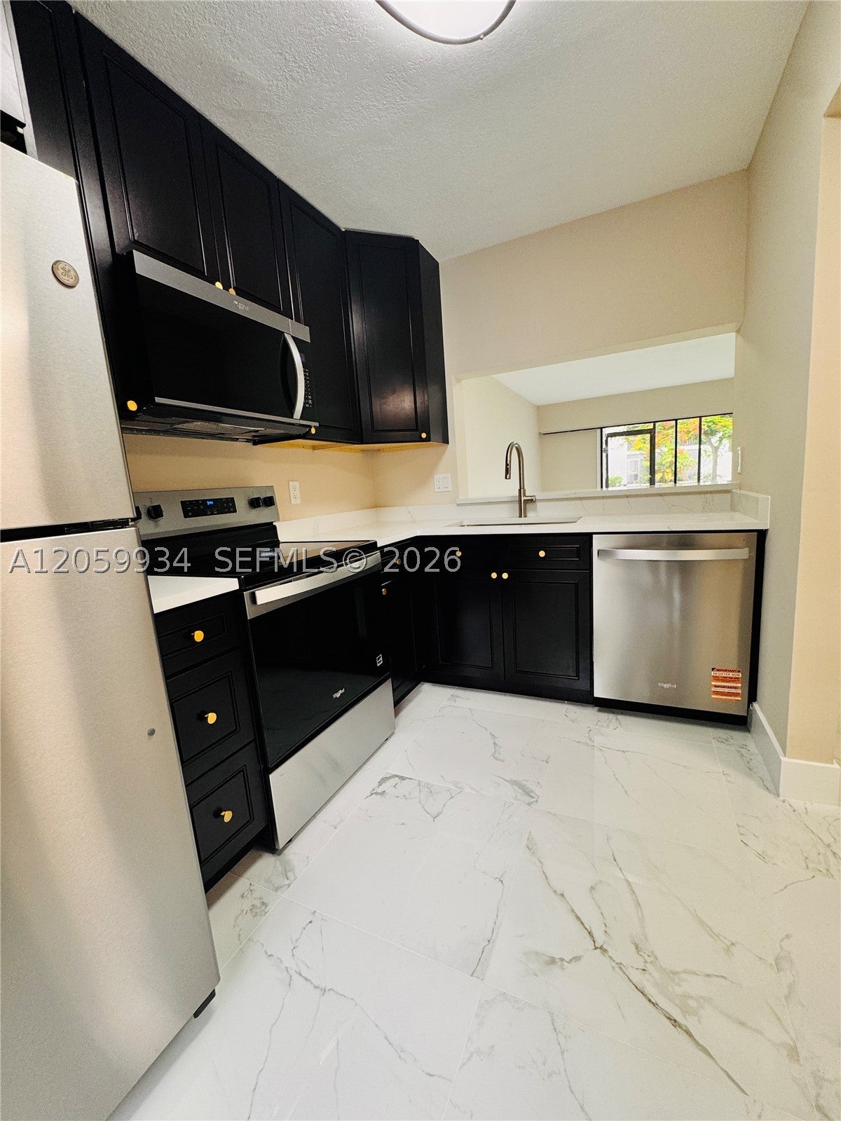 3939 NE 5th Ave C106