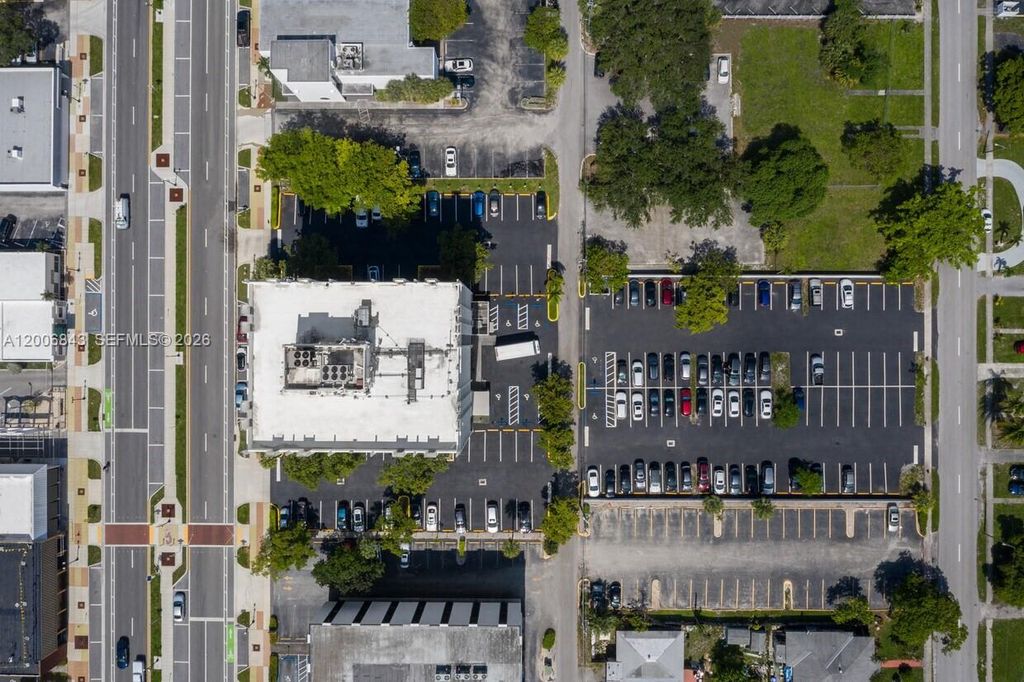 Photo of 2450 Hollywood Blvd #CU605, Hollywood, FL 33020 (MLS # A12006843)