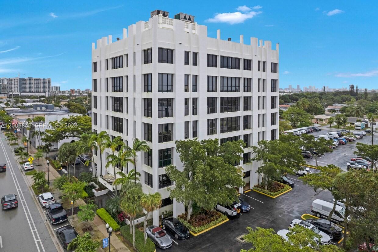 2450 Hollywood Blvd CU605