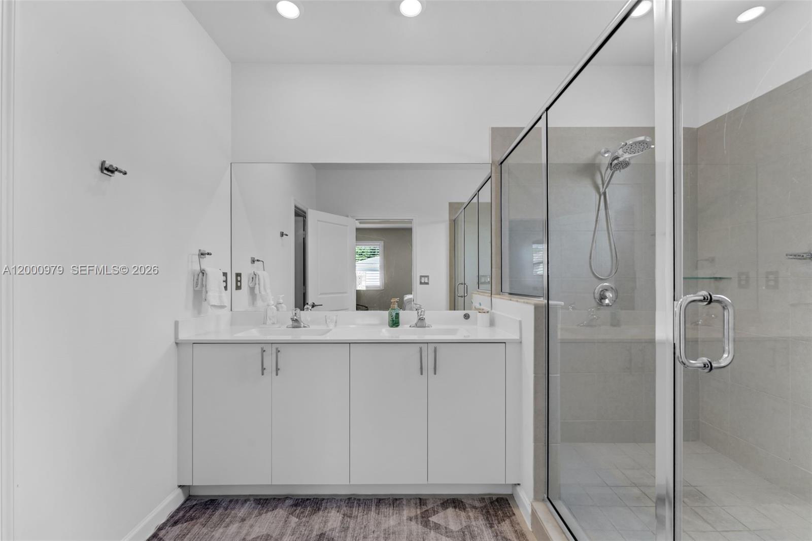 PARADISE PINES - Residential