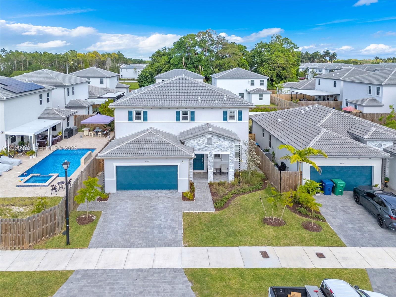 PARADISE PINES - Residential