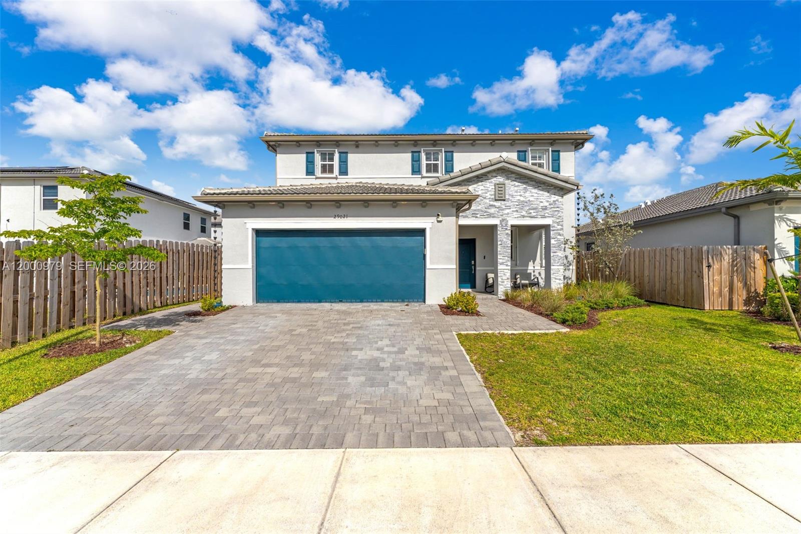 PARADISE PINES - Residential