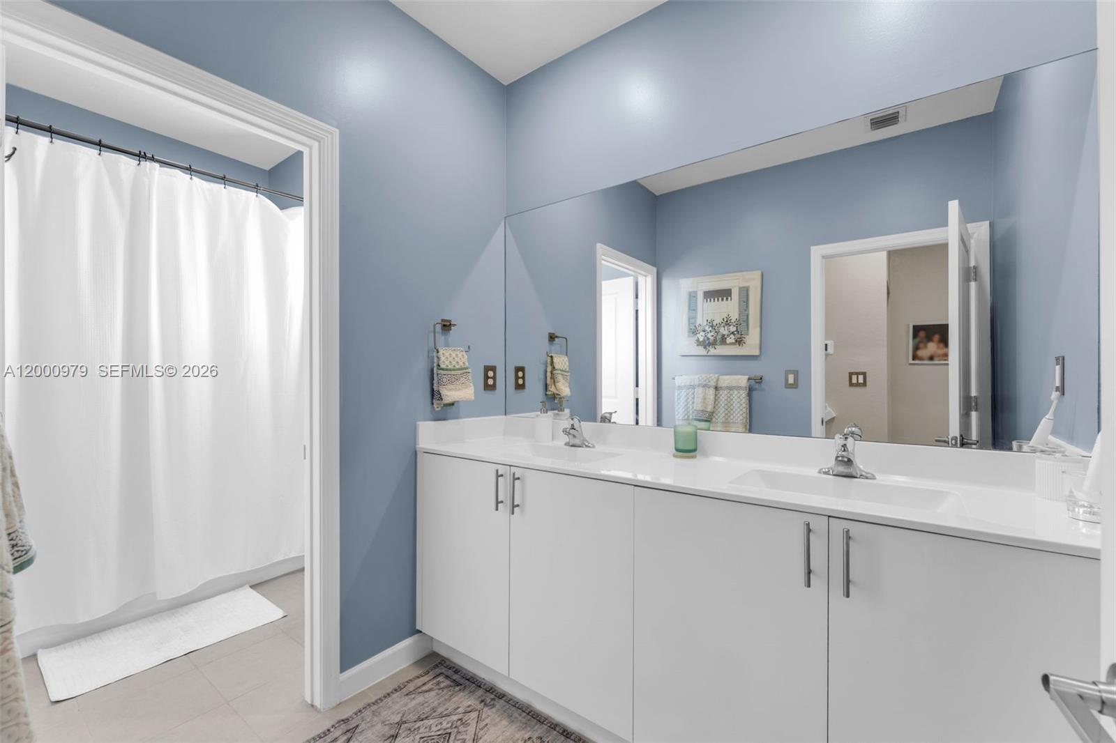 PARADISE PINES - Residential