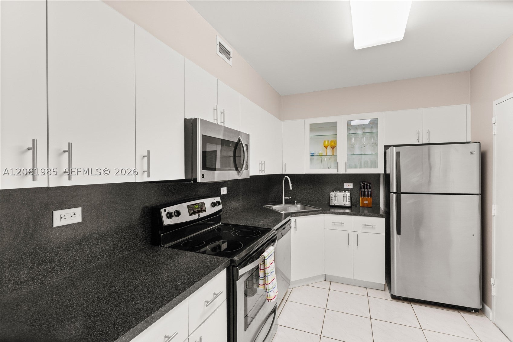 5601 Collins Ave 1216