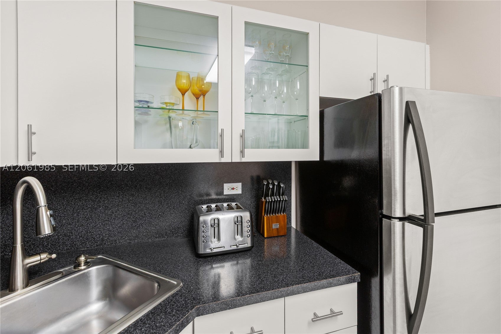 5601 Collins Ave 1216