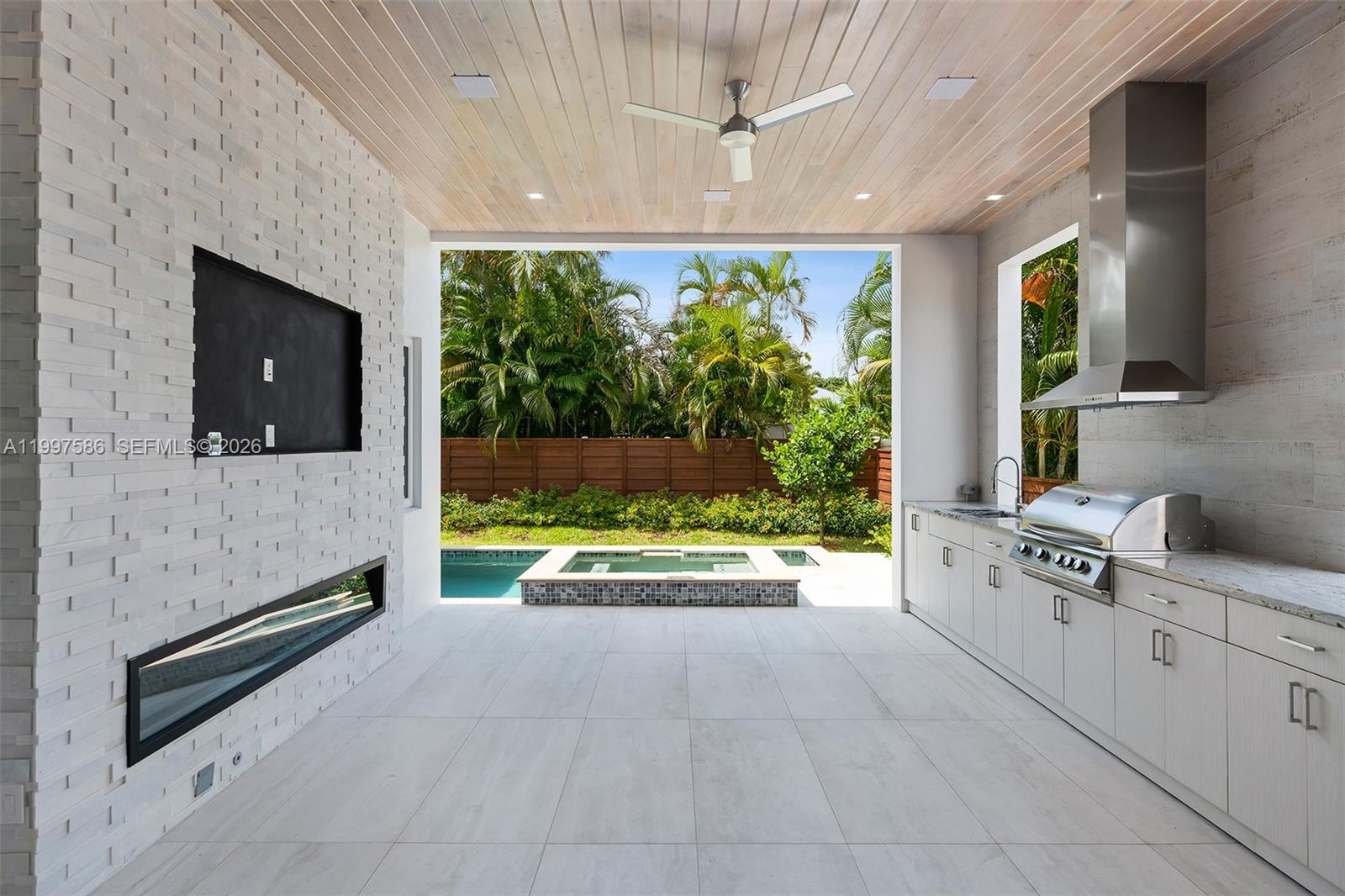 VICTORIA PARK CORR AMEN P - Residential Lease