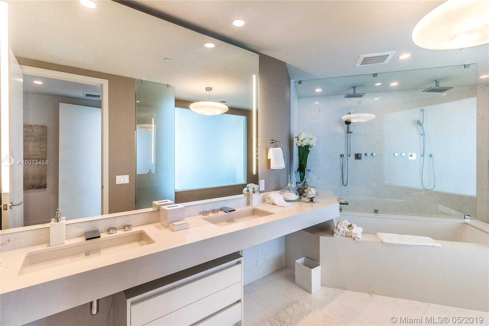 18555 COLLINS AVENUE COND - Residential
