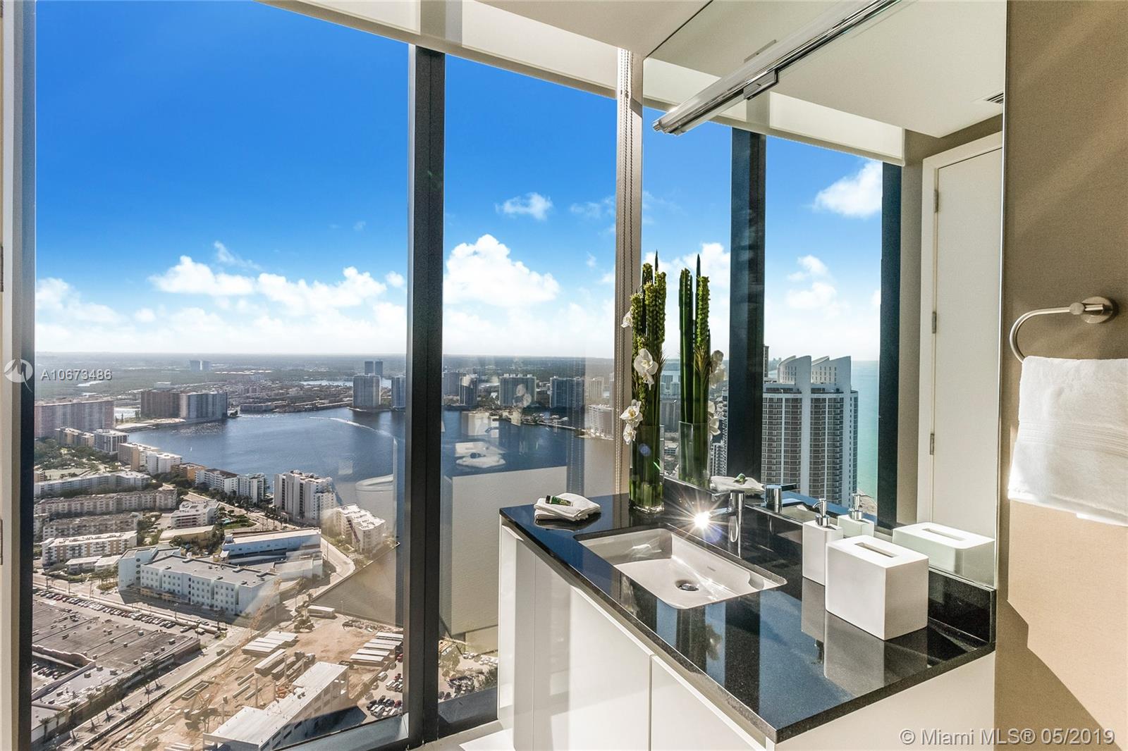 18555 COLLINS AVENUE COND - Residential