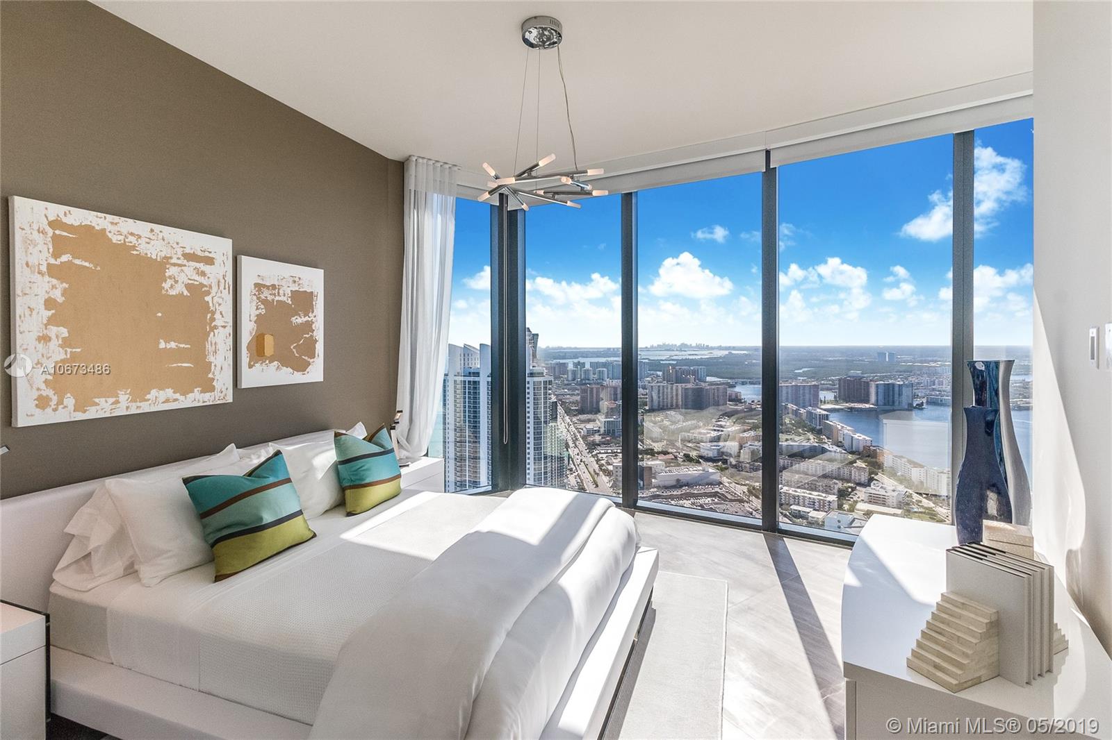 18555 COLLINS AVENUE COND - Residential