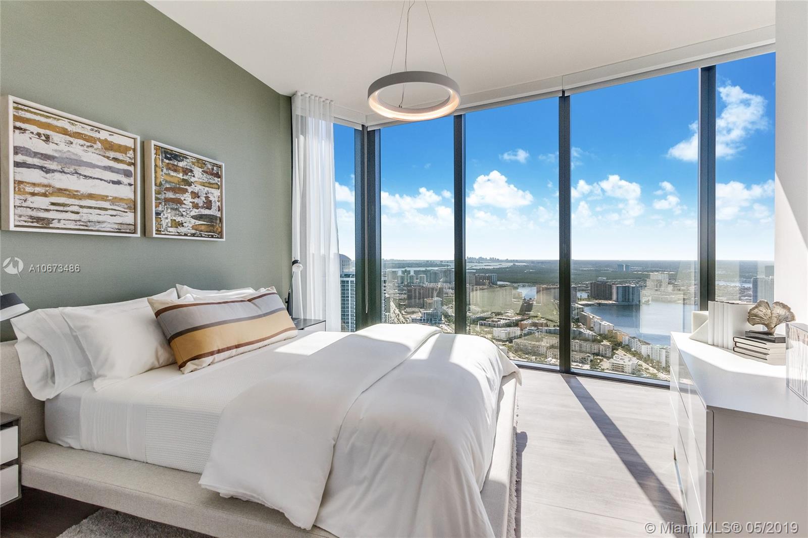 18555 COLLINS AVENUE COND - Residential