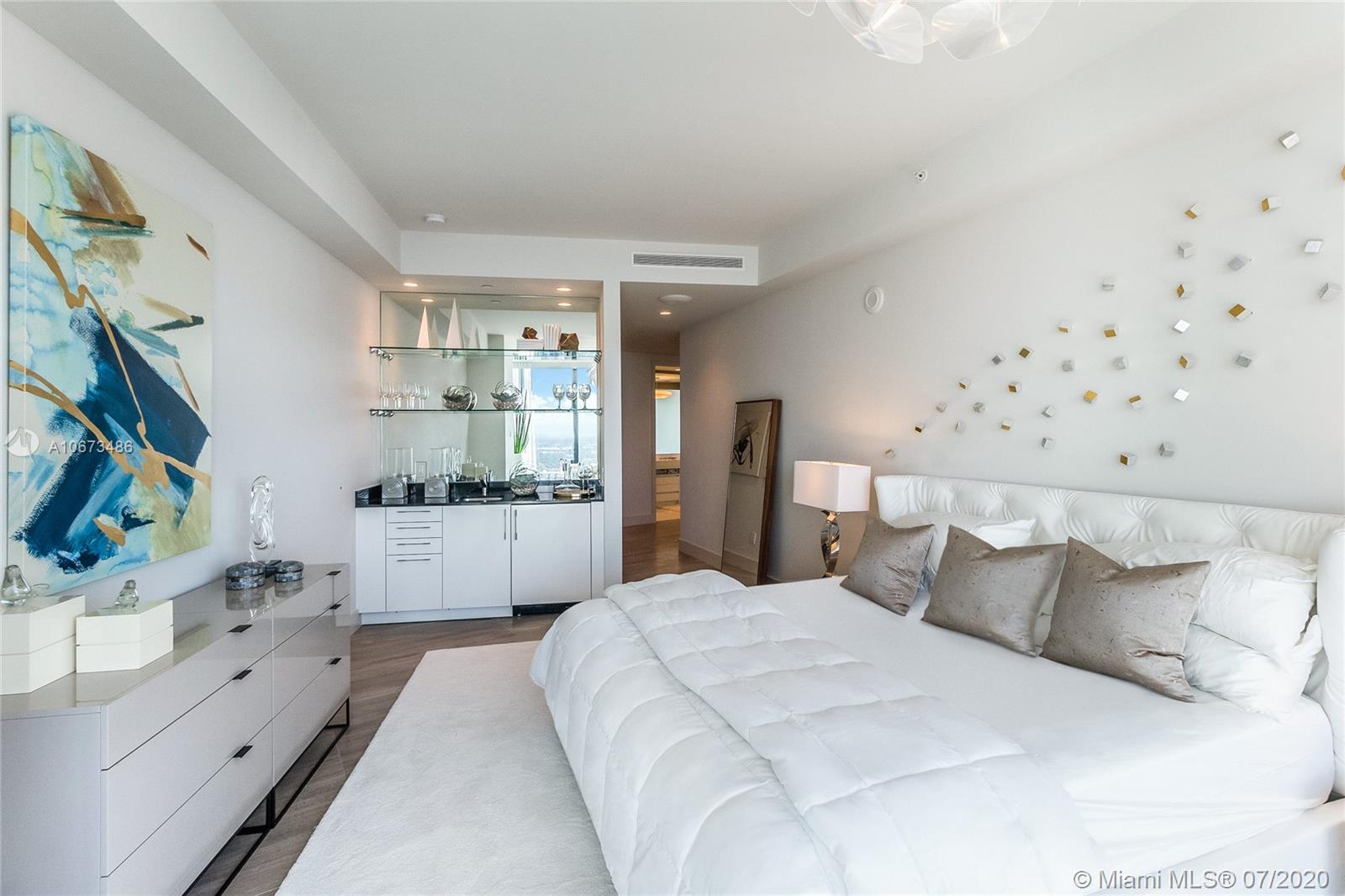 18555 COLLINS AVENUE COND - Residential