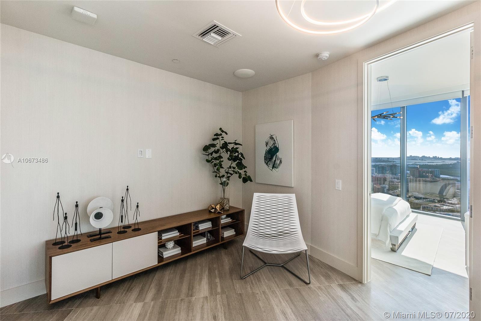 18555 COLLINS AVENUE COND - Residential