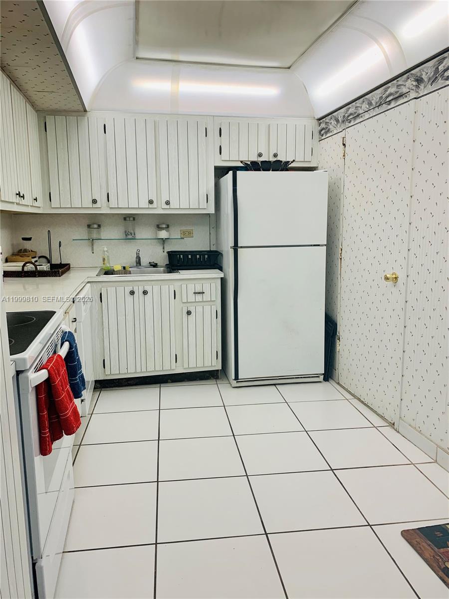 MAISON GRANDE CONDO - Residential Lease