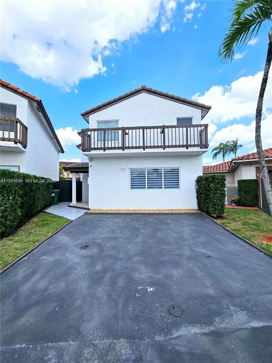 TAMIAMI LAKES SEC 5 - Residential Lease