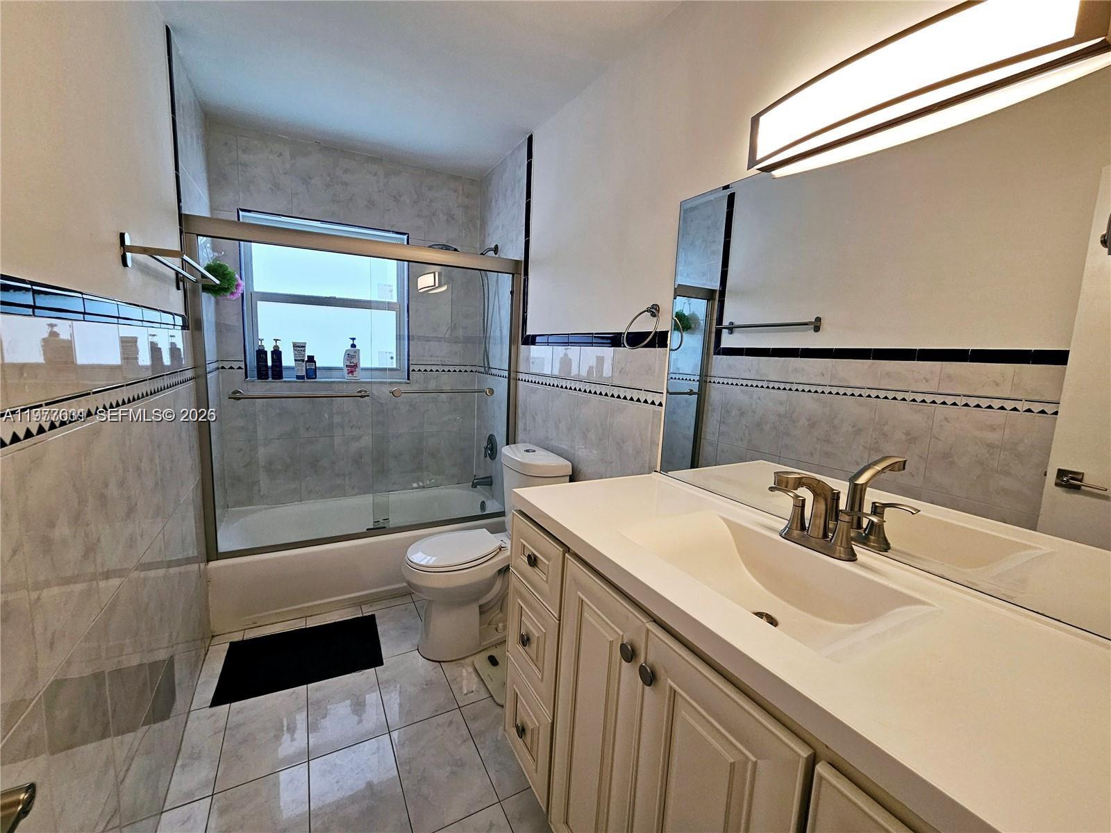 TAMIAMI LAKES SEC 5 - Residential Lease