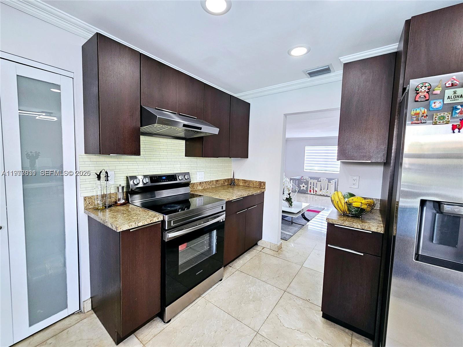 TAMIAMI LAKES SEC 5 - Residential Lease