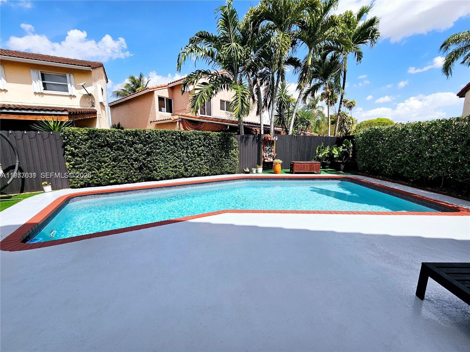 TAMIAMI LAKES SEC 5 - Residential Lease