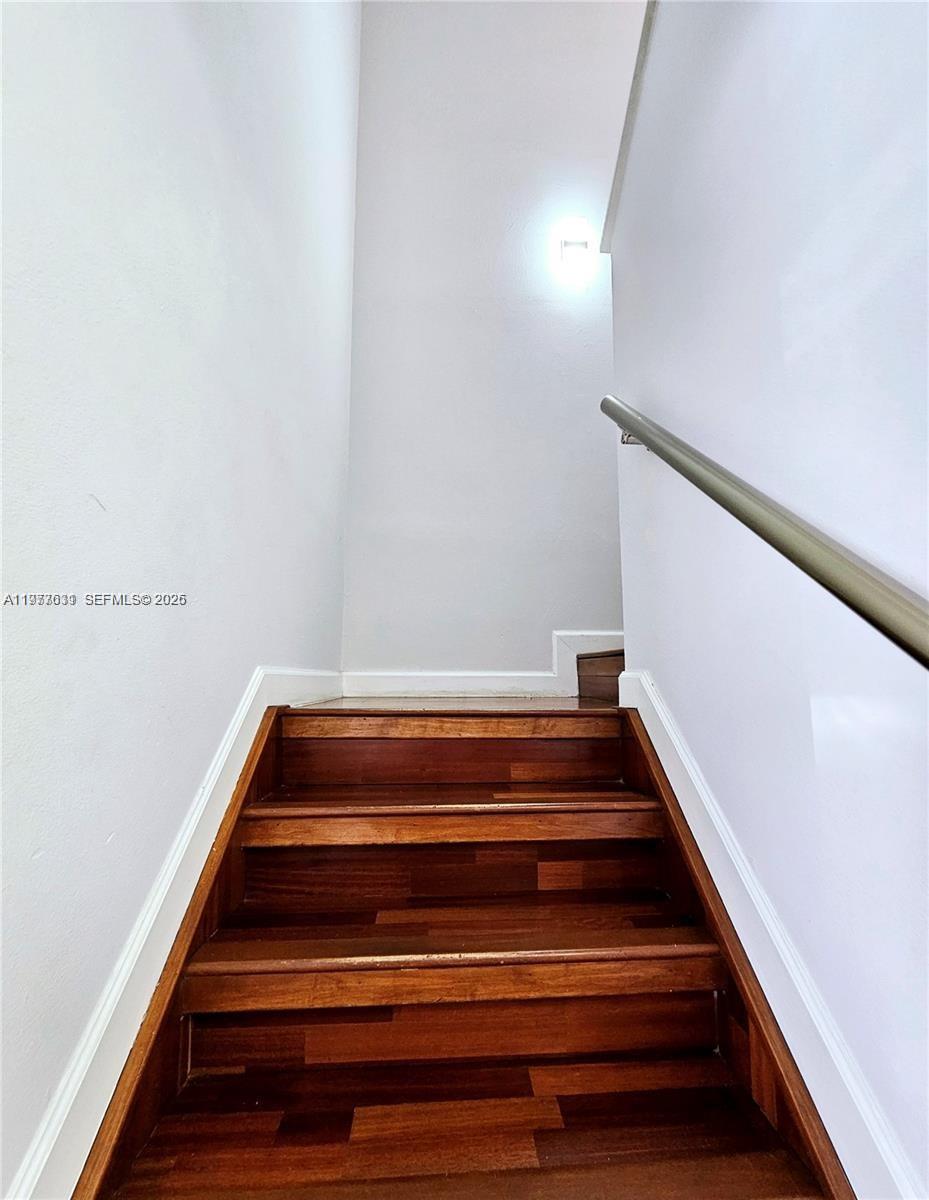 TAMIAMI LAKES SEC 5 - Residential Lease