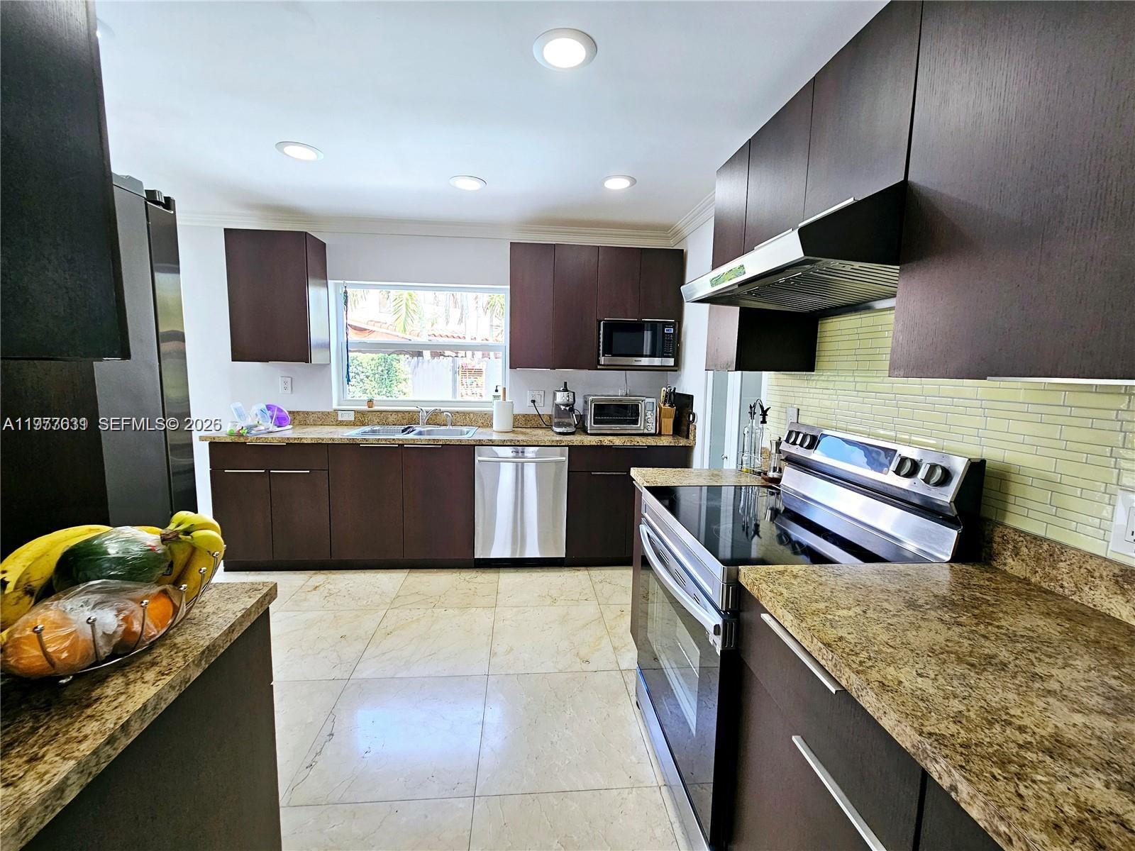 TAMIAMI LAKES SEC 5 - Residential Lease