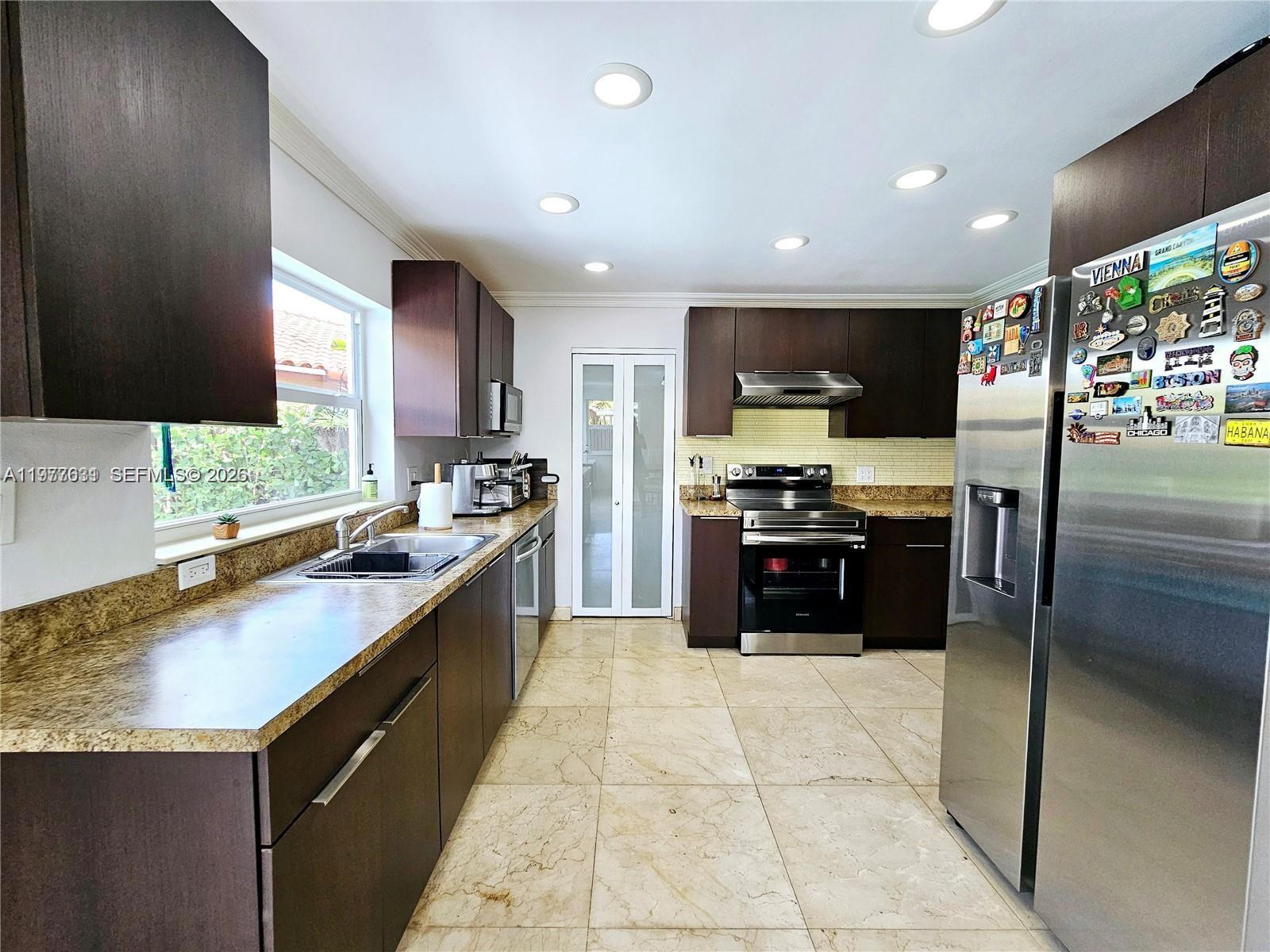 TAMIAMI LAKES SEC 5 - Residential Lease