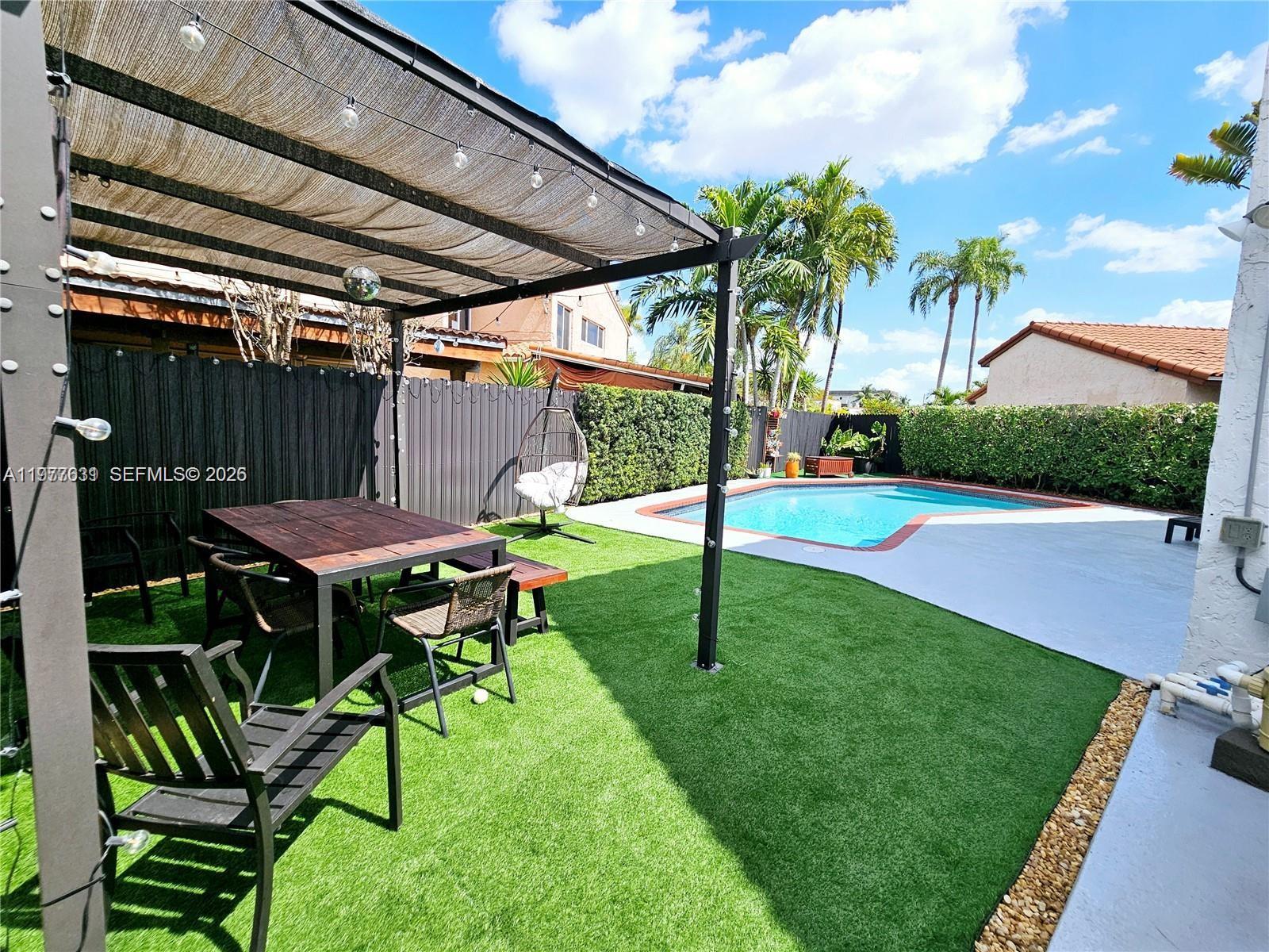 TAMIAMI LAKES SEC 5 - Residential Lease