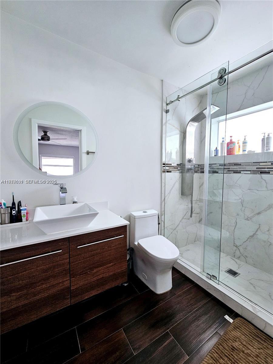 TAMIAMI LAKES SEC 5 - Residential Lease
