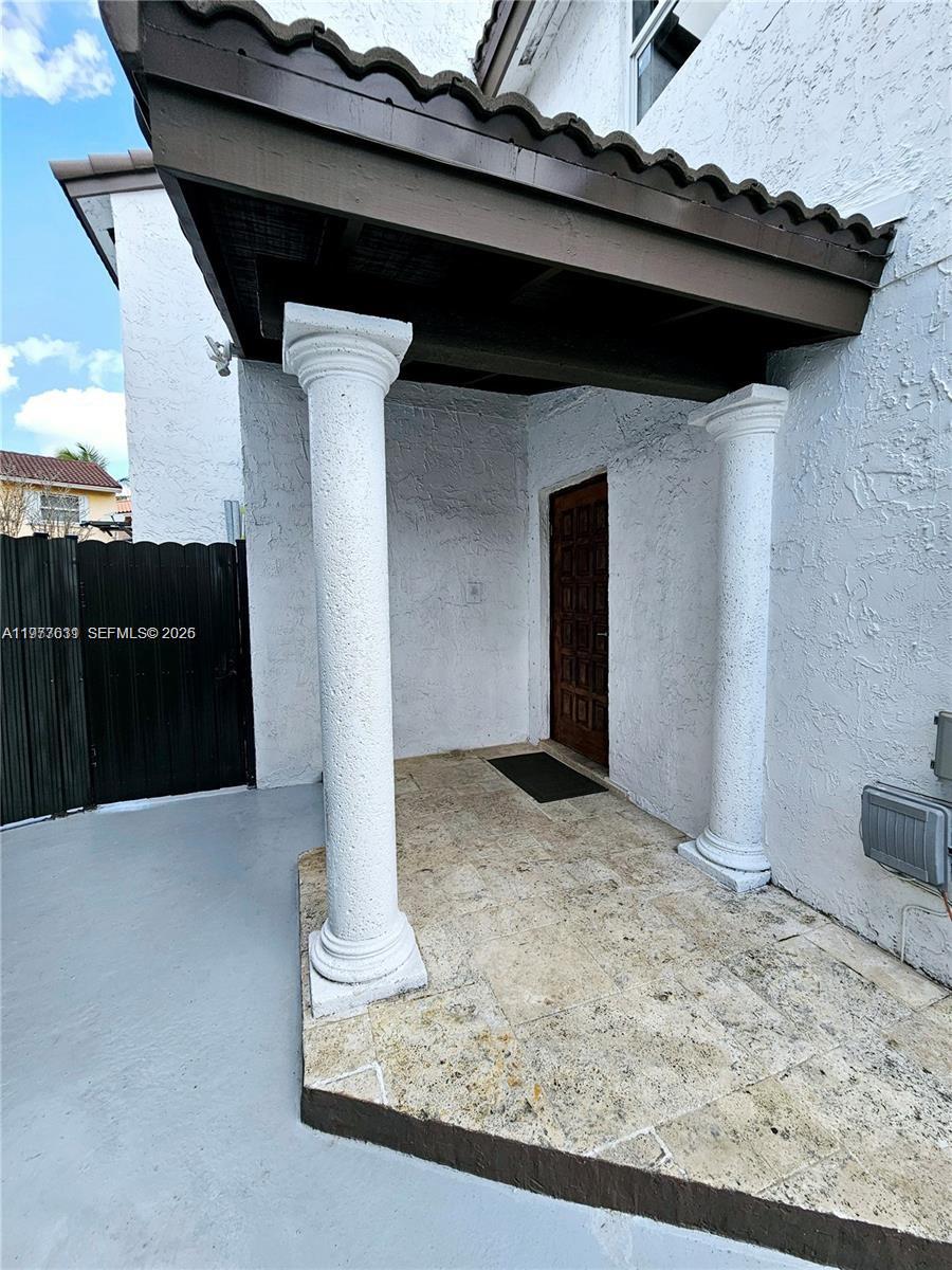 TAMIAMI LAKES SEC 5 - Residential Lease