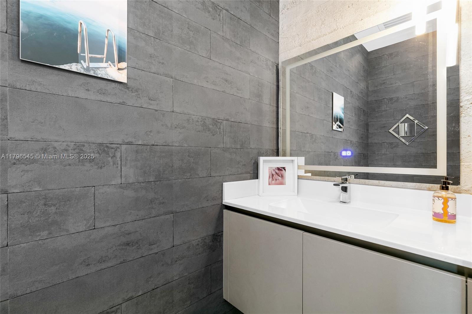 LINCOLN SUB - Residential Lease